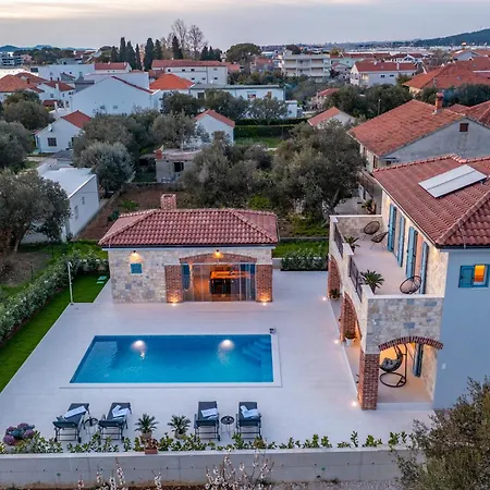 Batana Villa *