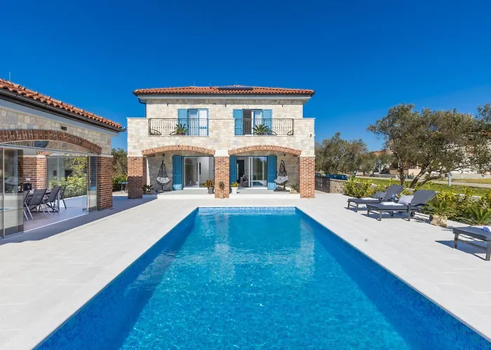 Batana Вилла Сукошан